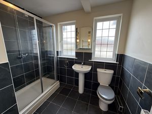 Family Shower Room- click for photo gallery